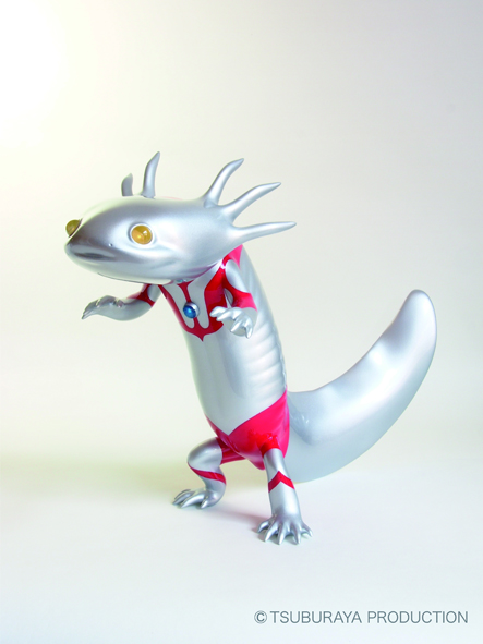 salamander [HERO]<br />
H25×W36×D15cm<br />
FRP, 塗料<br />
2013